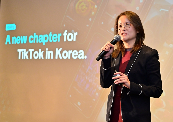 지난 17일 시치 우 틱톡코리아 글로벌 비즈니스 솔루션 제너럴 매니저가 서울 종로구 포시즌스 호텔 서울에서 열린 '틱톡 CxO 서클 2026'에서 발표하고 있다. [사진=틱톡코리아 제공]