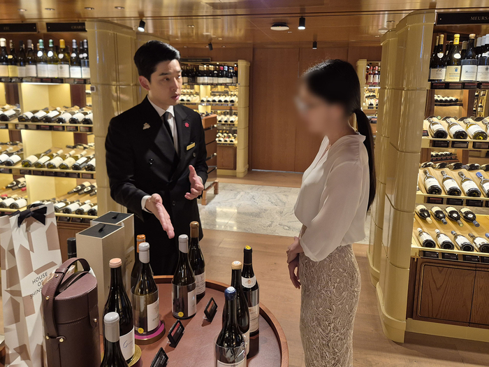 신세계백화점, 상반기 결산 '와인 위크' 개최…최대 60% 할인