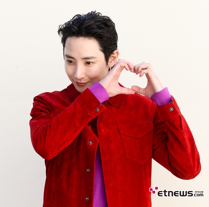 [ET포토] 이수혁, '옴므파탈의 하트'