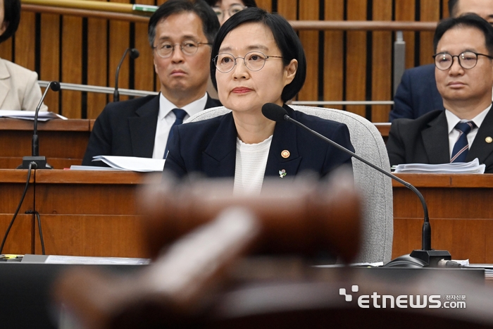 [포토] 답변하는 한성숙 국무총리 후보자