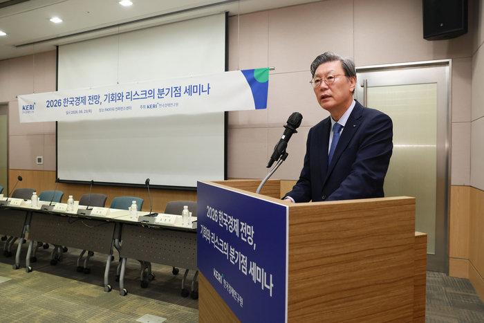 “올해 성장률 2.7%” …반도체 뒤 숨은 K자형 그늘