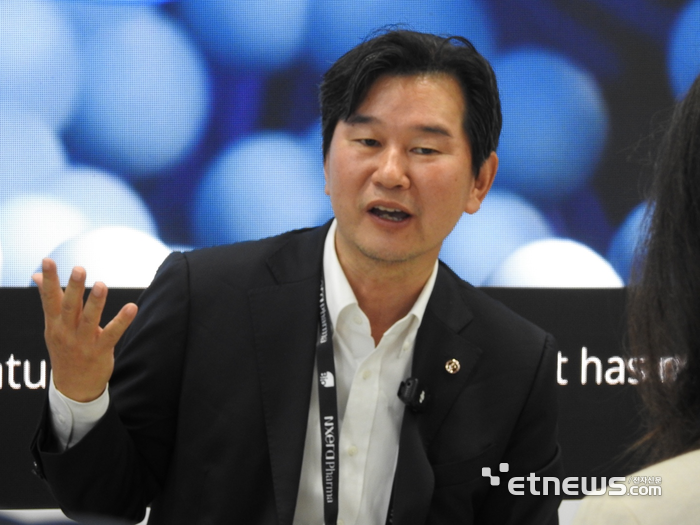 최석우 에스티팜 사업본부장(전무)이 '2026 바이오 인터내셔널 컨벤션'에서 올리고 핵산 치료제 사업 확장 계획을 소개했다.