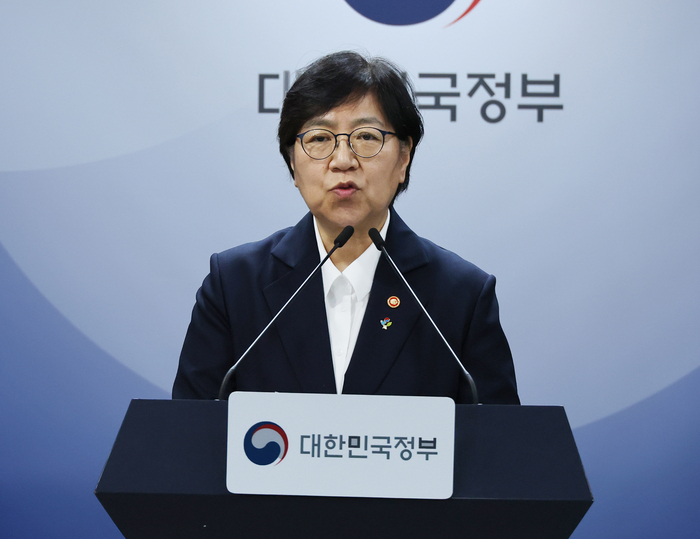 정은경 보건복지부 장관이 25일 서울 종로구 정부서울청사에서 건강보험 수가 구조 혁신방안 관련 브리핑을 하고 있다. (사진=연합뉴스)