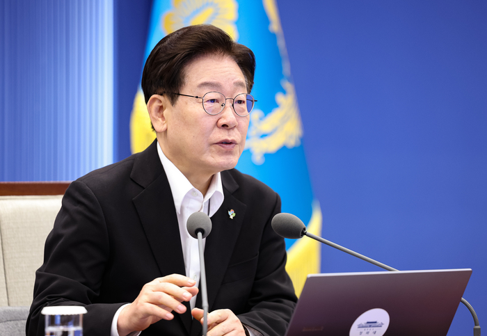 이재명 대통령이 25일 청와대에서 열린 수석보좌관회의에서 발언하고 있다. 연합뉴스