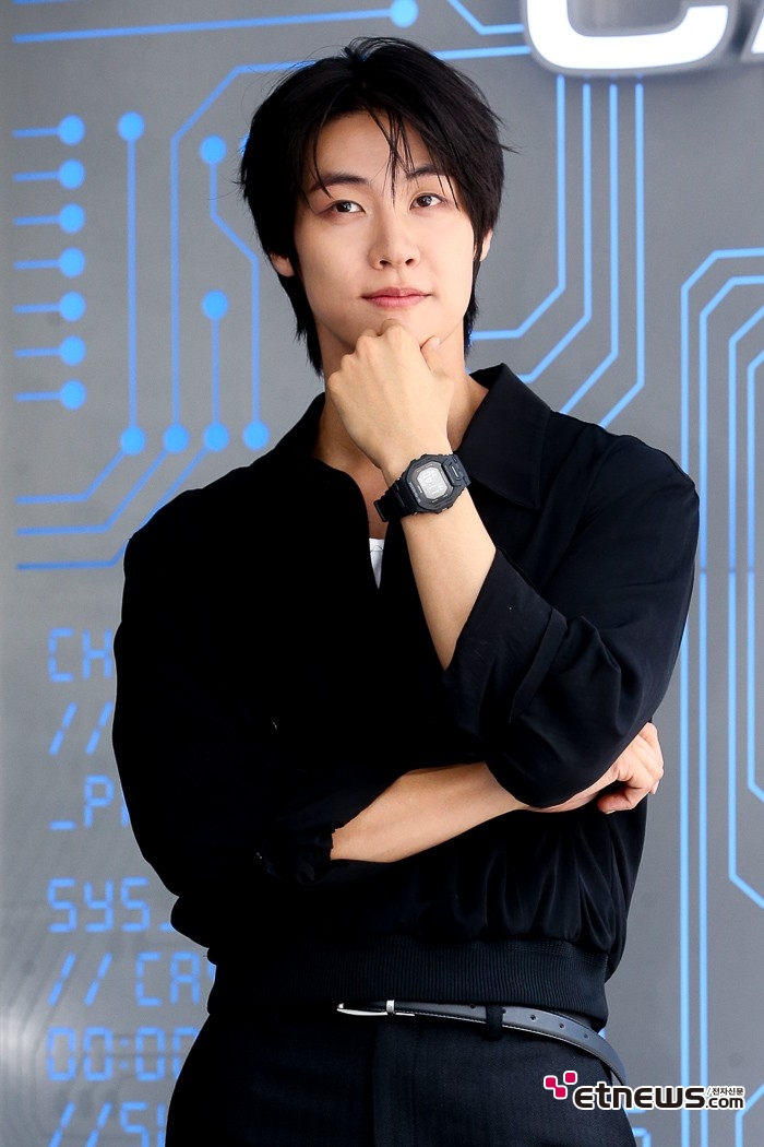[ET포토] 엔플라잉 이승협, '분위기 있게 폼잡고'