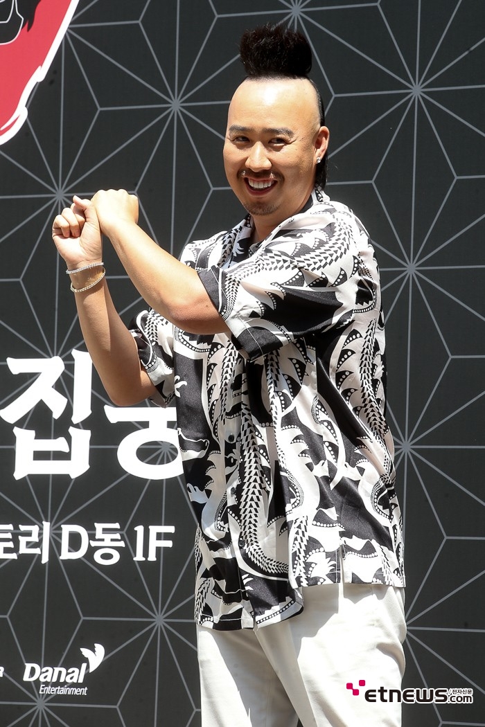 [ET포토] 유희관, '타격이 아닌 칼싸움 자세'