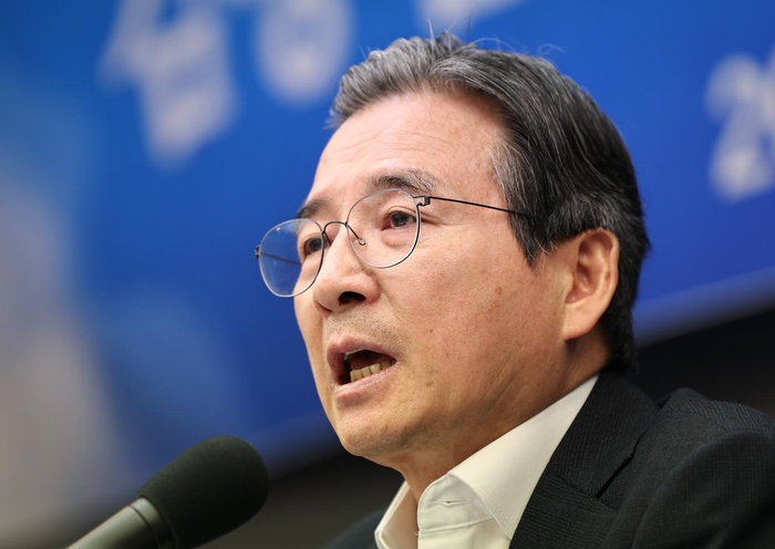 김용범 청와대 정책실장이 24일 서울 중구 한국프레스센터에서 열린 관훈클럽 초청 토론회에서 모두발언을 하고 있다. 사진=뉴스1