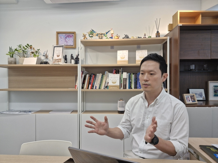 허지원 센터큐 대표가 사춘기 아이의 교육에 대해 설명하고 있다.(사진=권미현 기자)