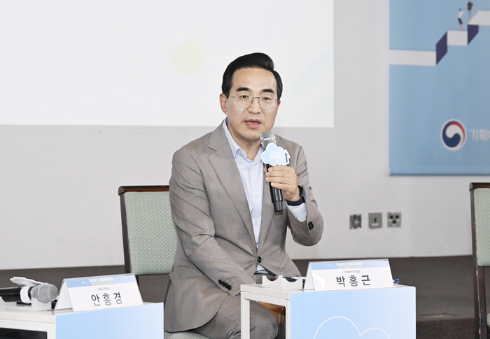 박홍근 “이재명은 재건축 아닌 프론티어…민주당 자중지란 멈춰야”