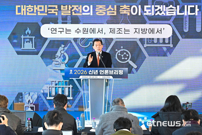 이재준 수원시장이 1월6일 일월수목에서 열린 '2026 신년 언론브리핑'에서 첨단과학연구 중심도시로 'K-실리콘밸리' 조성을 선언했다.