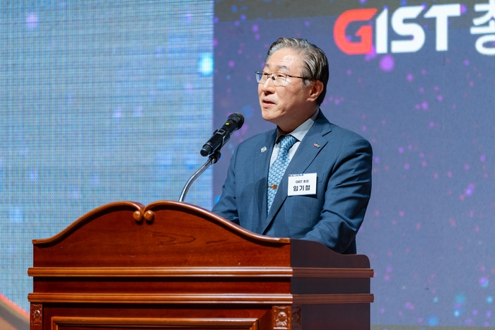임기철 GIST 총장이 환영사를 하고 있다.