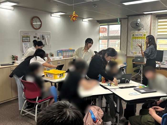 국립창원대학교 소프트웨어중심대학사업단의 '2026 특수학교 및 특수학급 SW 코딩교육' 현장 모습.
