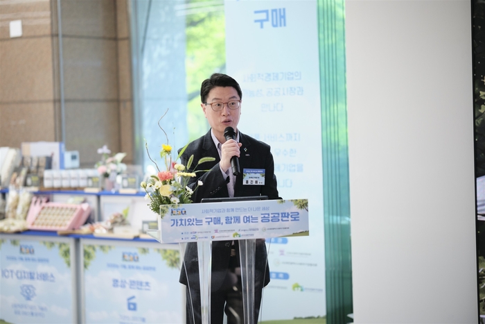홍진배 IITP 원장이 '가치있는 구매, 함께 여는 공공판로' 행사에 앞서 발언하고 있다.