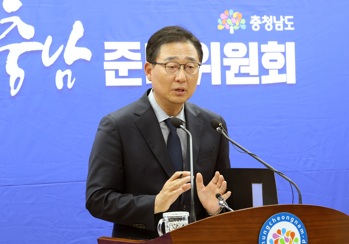 박수현 충남지사 당선인의 인수위 '통하는 준비위훠회' 김선태 대변인이 29일 충남도청 브리핑룸에서 정례브리핑을 개최했다.