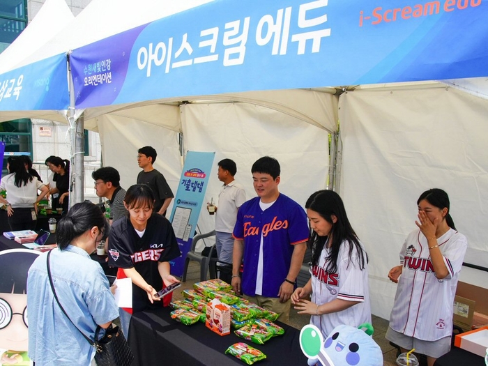 아이스크림에듀는 28일 열린 '수원새빛인강 학부모 설명회 및 오리엔테이션'에 참여해 인공지능(AI) 기반 맞춤형 학습 서비스와 콘텐츠를 선보였다. (사진=아이스크림에듀)