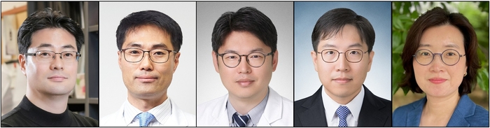 왼쪽부터 한정민 연세대 약학대학 교수, 김광일 분당차병원 병리과 교수, 전홍재 분당차병원 내과 교수, 김찬 연세의대 내과 교수, 오진경 국립암센터 암예방사업과 교수.