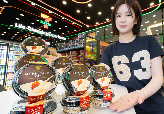 코리아세븐이 운영하는 편의점 세븐일레븐은 일본 현지 인기 디저트인 '토라쿠 로얄커스타드푸딩'을 직매입해 선보인다고 29일 밝혔다.