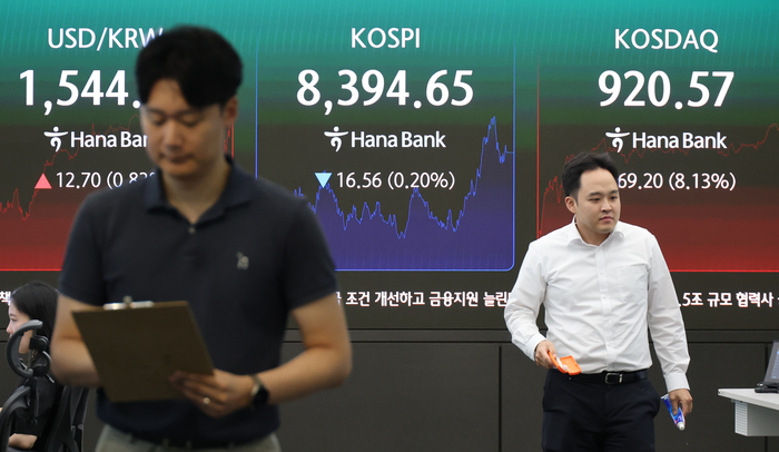 29일 서울 중구 하나은행 딜링룸 현황판에 코스피·코스닥 종가가 표시돼있다. (사진=연합뉴스)