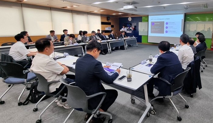 한국정보보호산업협회(이하 KISIA)는 지난 29일 서울 송파구 사무국에서 '인공지능(AI) 보안 인텔리전스 협의체'의 회의를 개최했다.