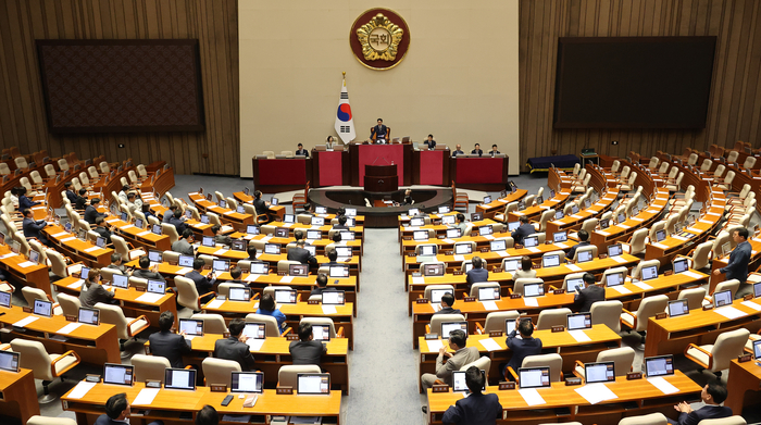 30일 국회 본회의에서 한성숙 국무총리 후보자 임명동의안이 국민의힘 의원들이 불참한 가운데 통과되고 있다. 연합뉴스