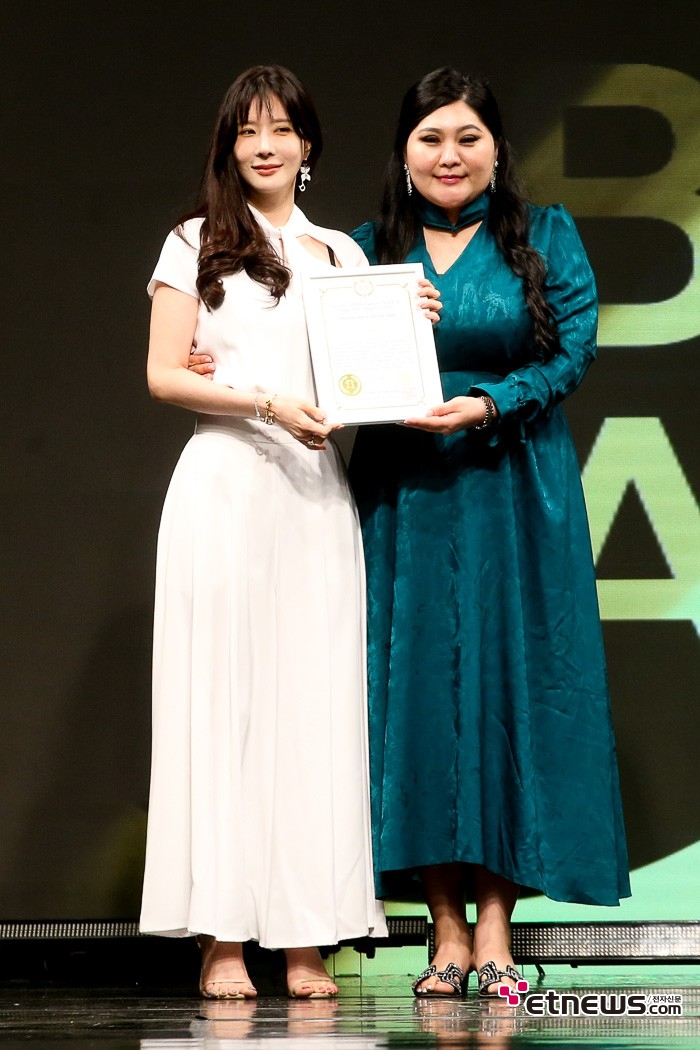 [ET포토] 최유진, '올해의 인플루언서상 수상'