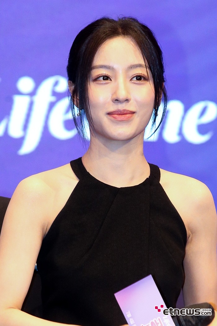 [ET포토] 강민아, '나락간 국민 걸그룹 멤버로 연기'