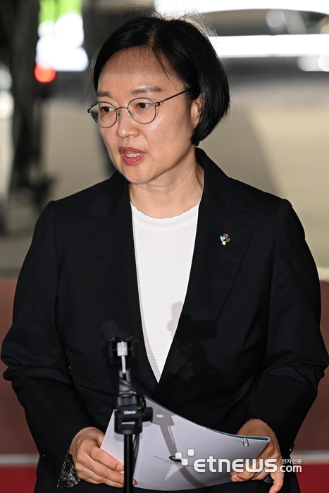 [포토] 역대 두 번째 여성 총리...한성숙 총리 취임