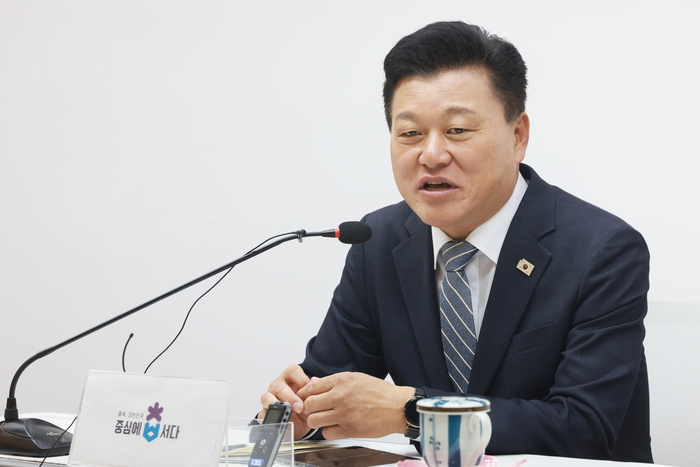 신용한 충북도지사