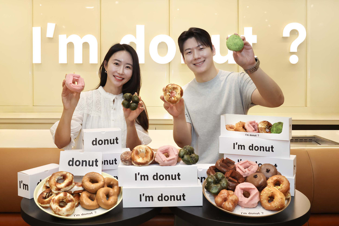 신세계백화점은 강남점 지하 1층 스위트파크에 일본 생도넛 전문 브랜드 '아임도넛' 유통시설 최초로 입점시켰다고 1일 밝혔다.