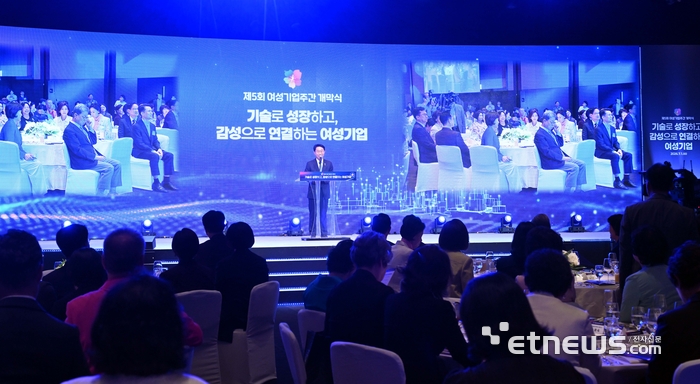 [포토] 축사 하는 조정식 국회의장