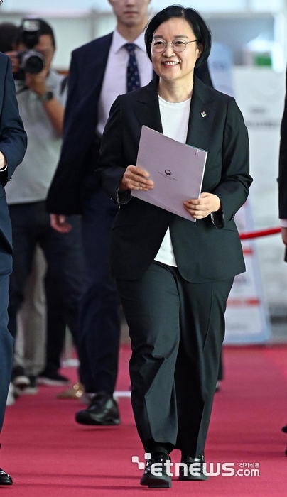 [포토] 한성숙 신임 총리, 집무실로