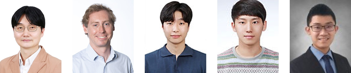 왼쪽부터 이태우 서울대 교수, 사무엘 D. 스트랭크스 케임브리지대 교수, 박찬율 서울대 박사과정생, 김주성 서울대 박사, 시안웨이 추아 케임브리지대 박사과정생. 〈사진 서울대 제공〉