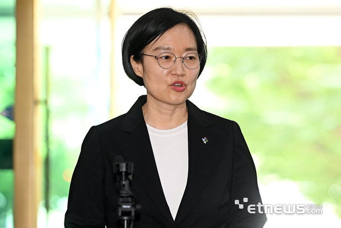 [포토] 취임 소감 밝히는 한성숙 국무총리