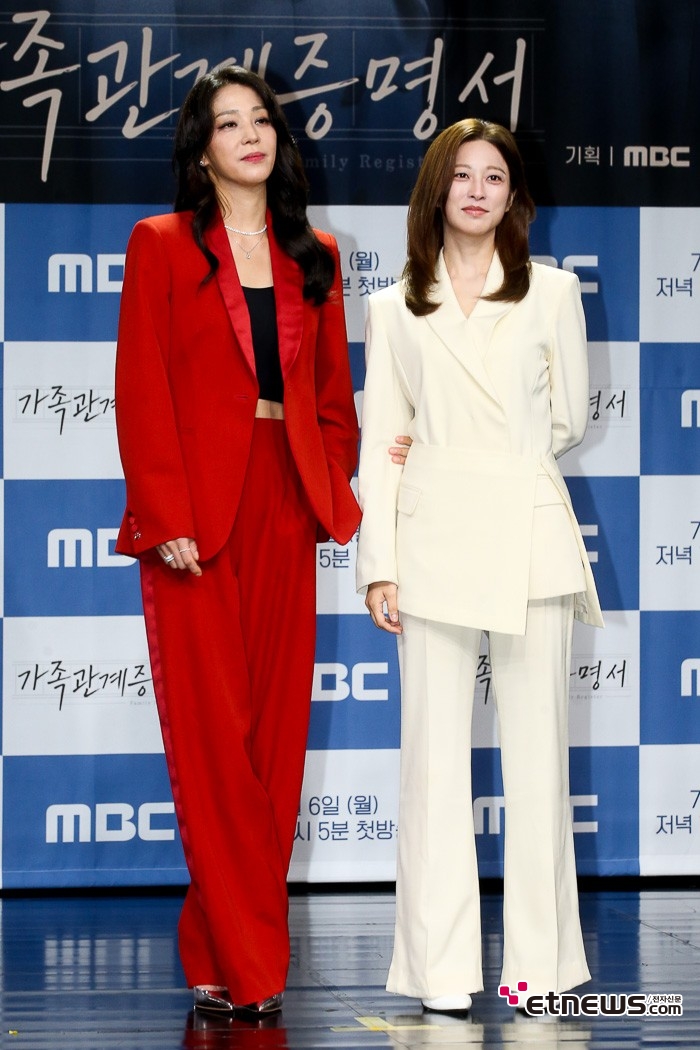 [ET포토] 한고은-박세영, '칼라와 분위기 상반된 투샷'