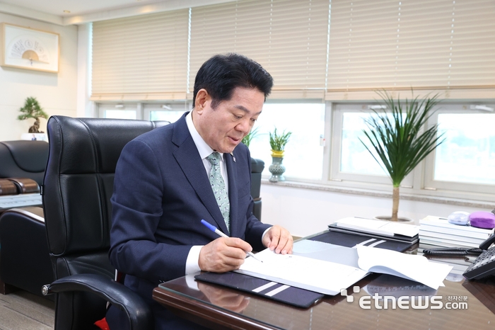 최대호 안양시장, 1호 결재…시청사 부지 기업유치 공모