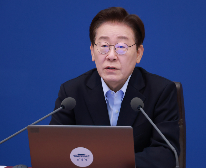 이재명 대통령이 2일 청와대에서 열린 수석보좌관회의에서 발언하고 있다. 연합뉴스