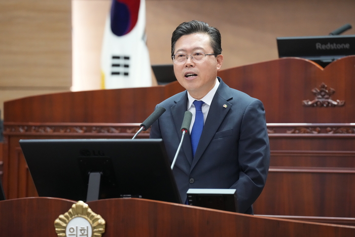 장기수 천안시장이 3일 제10대 천안시의회 개원식에 참석해 인사말을 하고 있다.