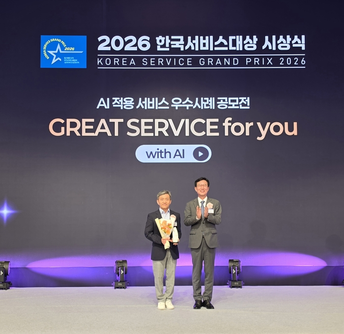 정병주 NIA 인공지능융합본부장(왼쪽), 문동민 한국표준협회 협회장