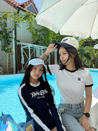 MLB키즈는 부모와 아이가 함께 스타일링할 수 있는 패밀리 스윔웨어룩 콘텐츠를 공개했다고 6일 밝혔다.
