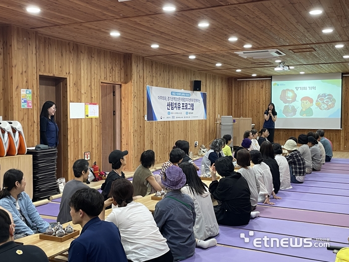 아주대병원이 6월25~26일 강원 춘천시 국립춘천숲체원에서 암생존자의 신체·심리 회복을 돕는 1박2일 숲체험 프로그램을 운영했다. 아주대병원 제공.