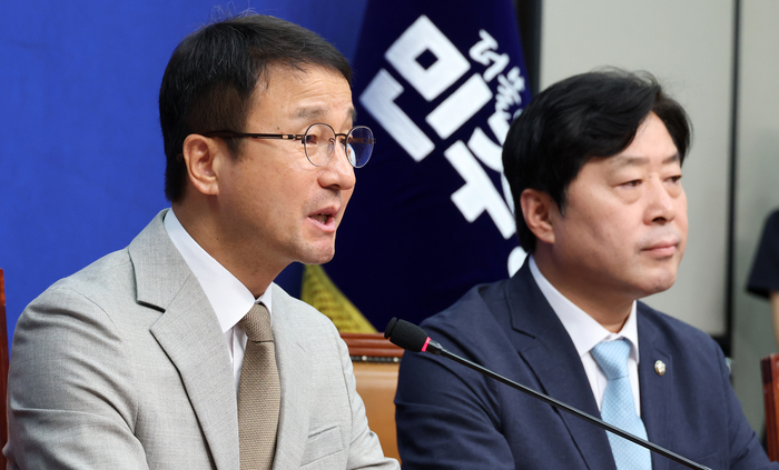 더불어민주당 한병도 대표 직무대행 겸 원내대표가 6일 국회에서 열린 최고위원회의에서 발언하고 있다. 연합뉴스