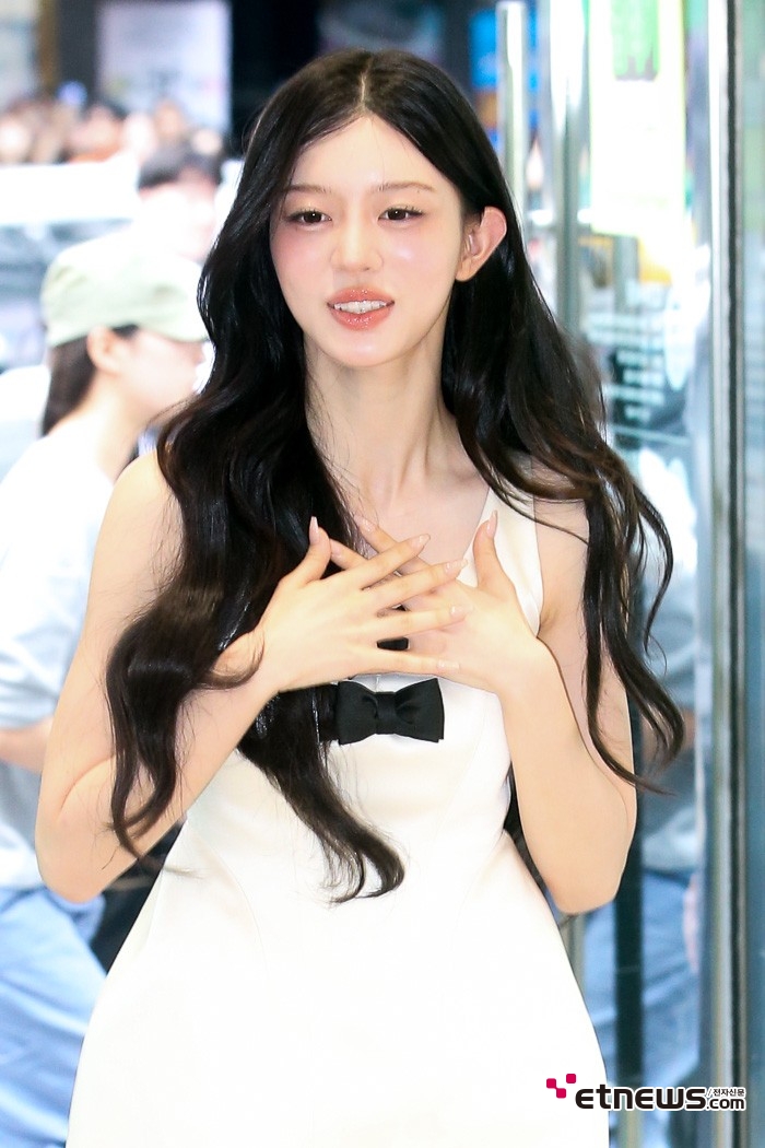 [ET포토] 아일릿 민주, '수줍게 미소'