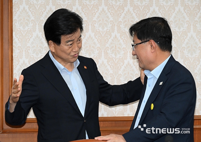 [포토] 대화하는 정동영-김성환