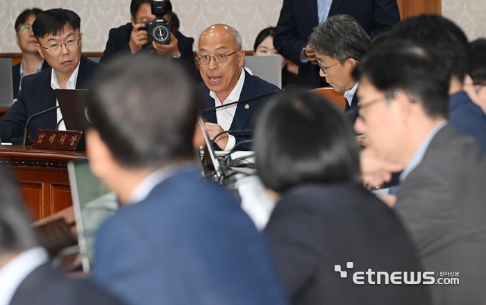 [포토] 기술탈취 의견 제시하는 조원철 법제처장