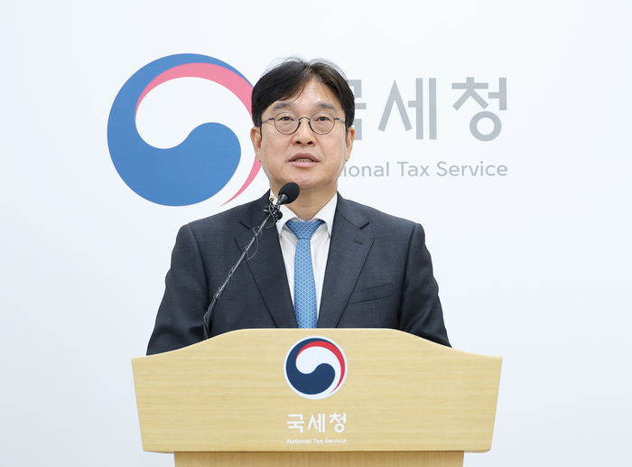 오상훈 국세청 자산과세국장이 7일 정부세종청사 기자실에서 초고가 아파트 등 부동산 탈세조사 결과를 발표하고 있다. (사진=국세청)