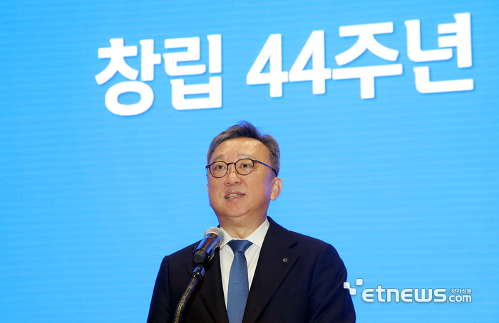 정상혁 신한은행장이 7일 서울 중구 본점에서 진행된 창립 44주년 기념식에서 축사하고 있다. [사진= 신한은행 제공]