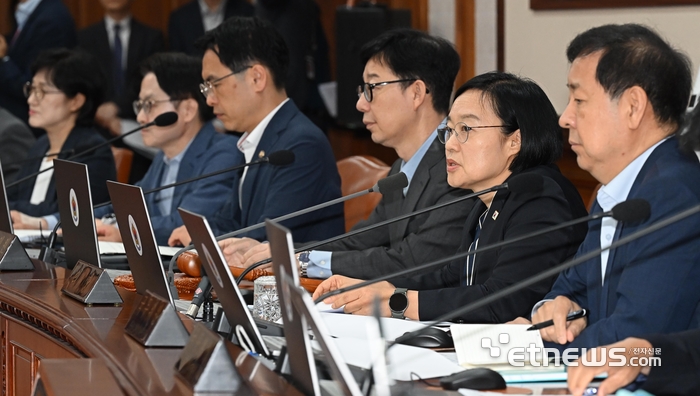 [포토] 국무회의 모두발언하는 韓 총리