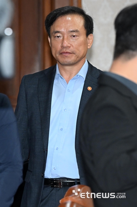 [포토] 국무회의 참석하는 김종철 방미통위원장