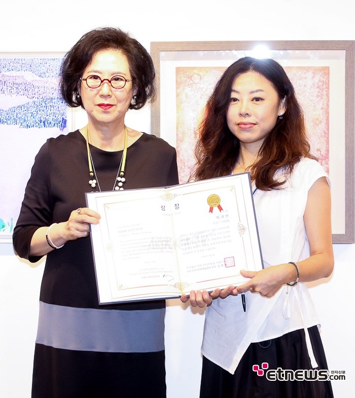 [ET포토] 박귀연, 서양화 부문 우수상 수상