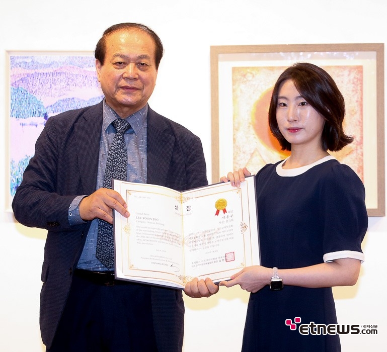 [ET포토] 이윤주, 한국화 부문 대상 수상